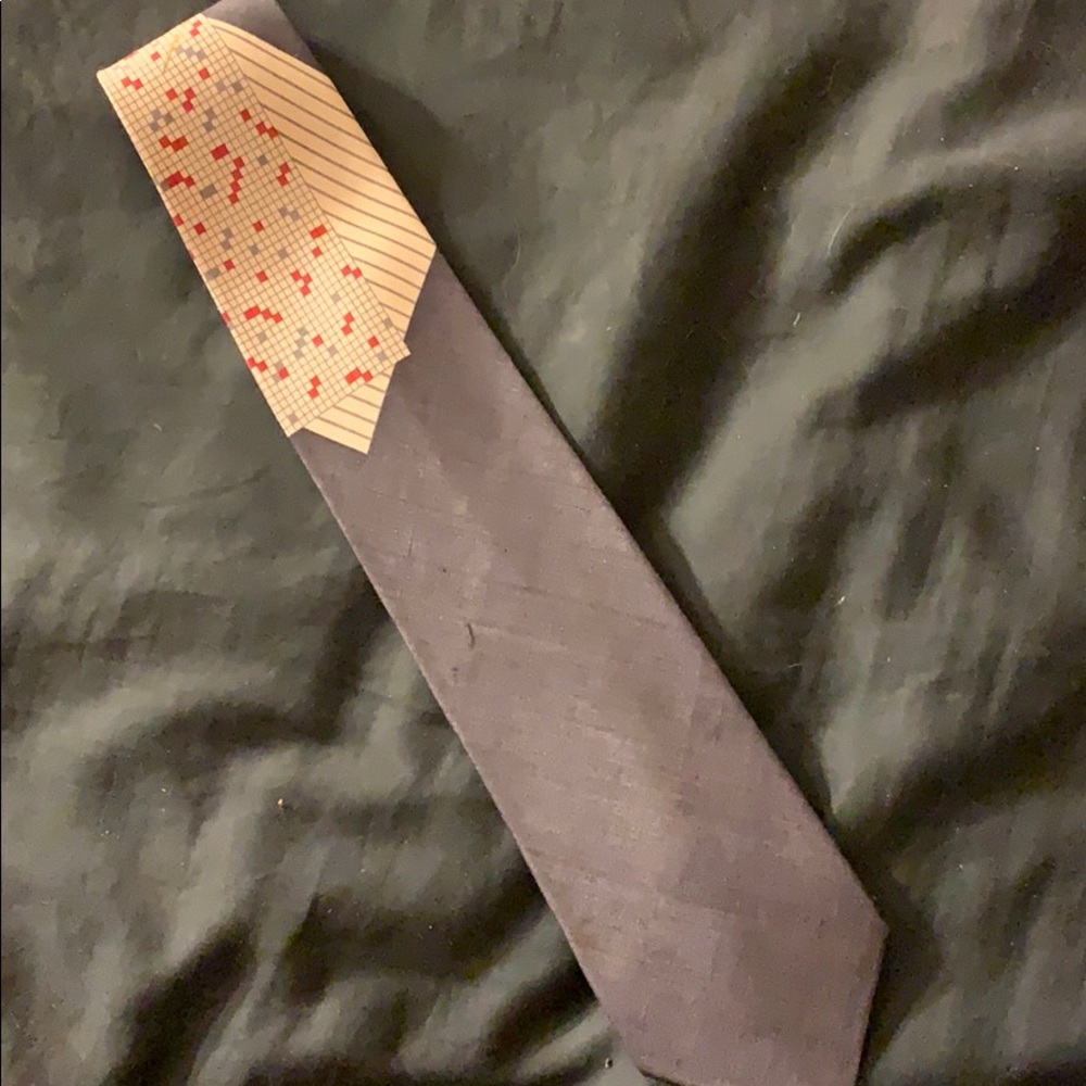 One men’s 100% silk tie